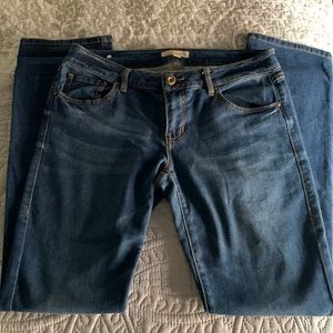 Cabi size 6 jeans soft preowned in very good condition!